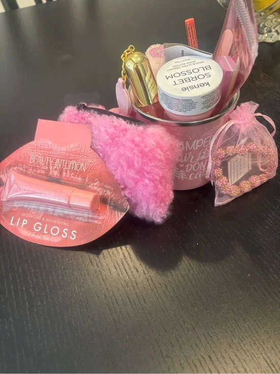 Pink Beauty Gift Set with Lip Gloss & Alpaca pouch
