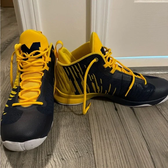 Michigan Air Jordan Superfly 5 Men’s Shoes