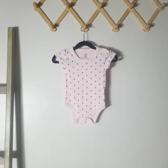 YOGA SPROUT BABY GIRL'S PINK ONESIE BODYSUIT SIZE 6 TO 9 MONTHS 100% COTTON