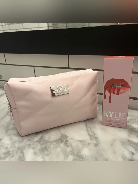 Kylie Cosmetics Matte Lip Kit Duo + Branded Travel Bag - SWEATER WEATHER (704)