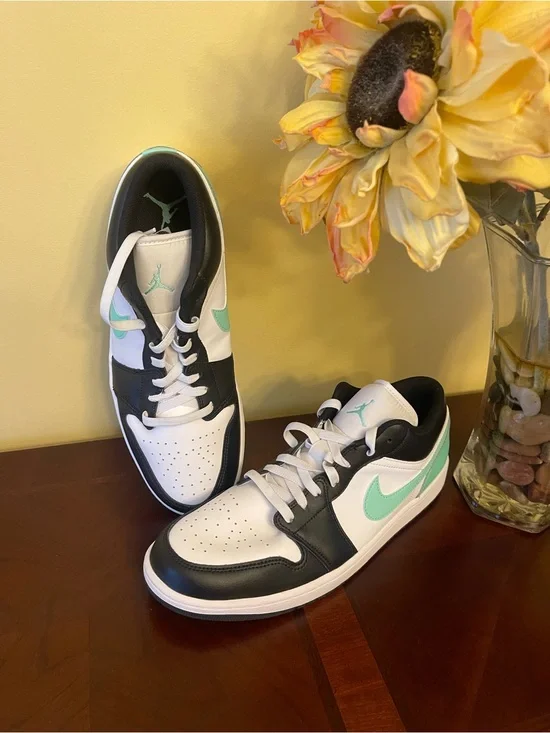 Men's Nike Jordan (Dunk) White Black & Mint Low-Top Basketball Sneakers Size 12