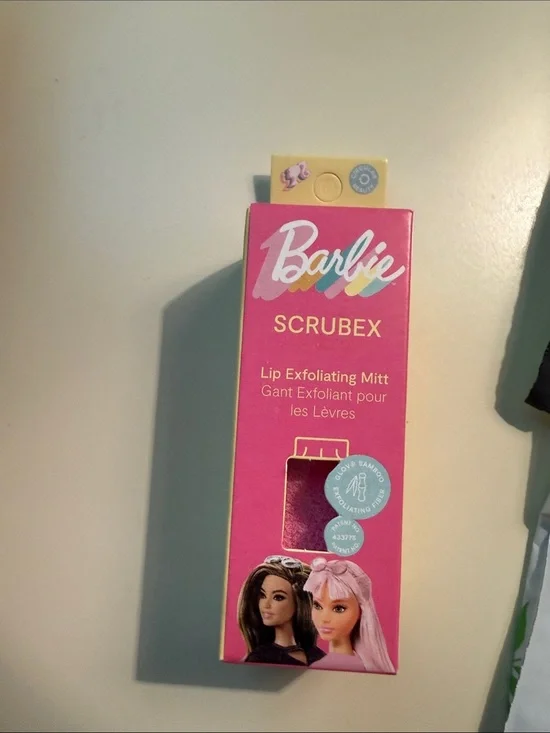 Barbie Lip Exfoliating Mitt - Bright Pink Packaging