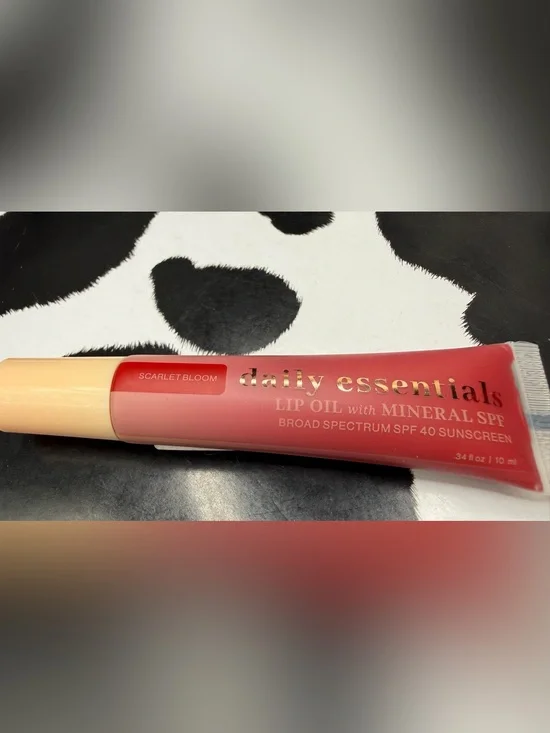 Bath & Body Works Daily Essentials Lip Oil in Scarlet Bloom - Red Gloss