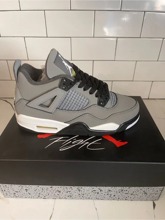 Men’s Retro 4 Cool Grey Size 5.5.