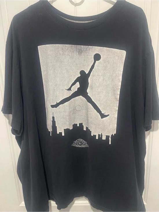 AirJordan Jumpman Chicago Skyline Graphic Tee Black Men’s 3XL