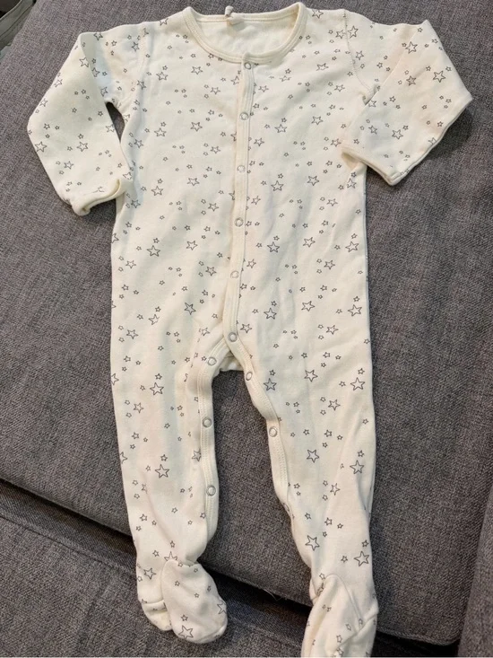 Q by Quincy Mae Cream Star-Print Footed One-Piece Organic Cotton 18-24m EUC snap