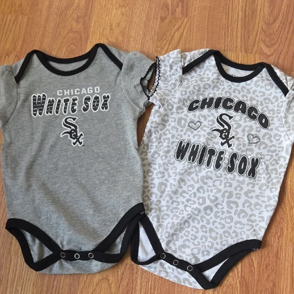 MLB Chicago White Sox Baby 12M Bodysuits 2pc NWOT Hearts Animal Print