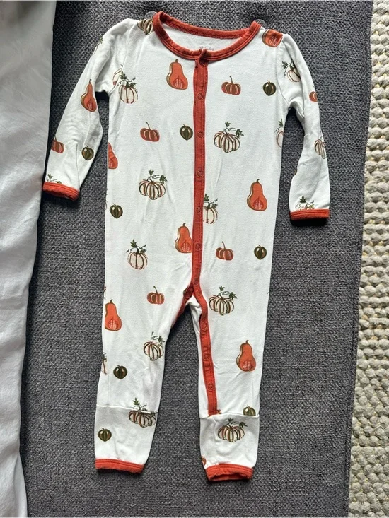 Kyte BABY White Pumpkin-Print One-Piece with Snaps 18-24