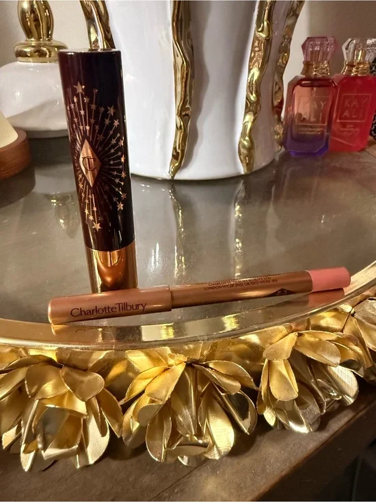 Charlotte Tilbury Hyaluronic Happikiss LipstickBalm/Lip Liner Set - Pillow talk