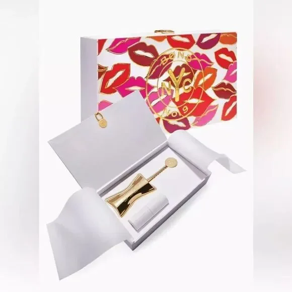 Bond No 9 New York NOHO Refillable 2 Piece Lipstick Set Gold Case $130