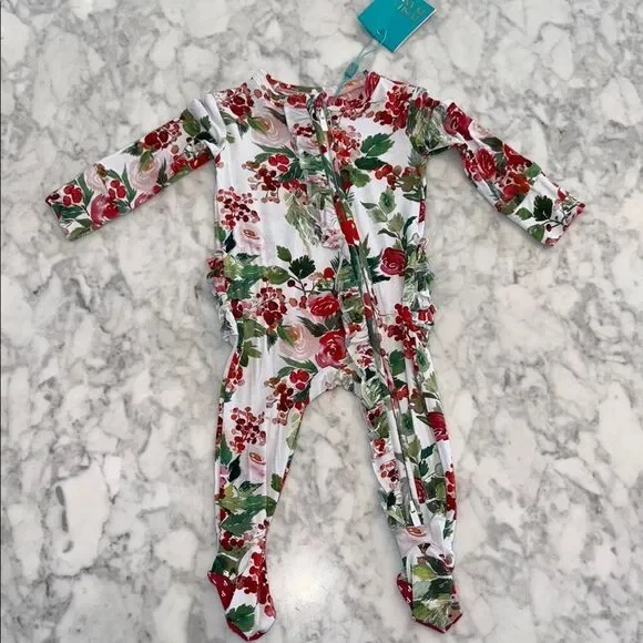 NWT POSH PEANUT RUFFLE ZIPPERED FOOTIE 0/3M