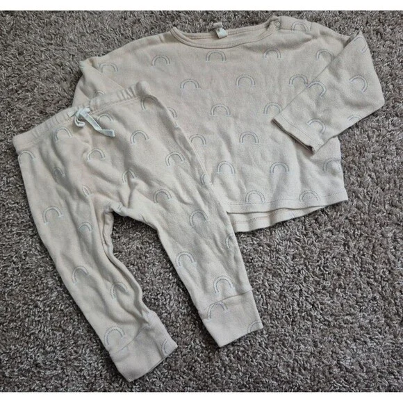 Quincy Mae 2 piece set size 12-18 months play condition