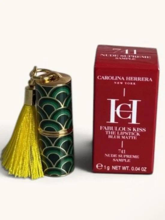 Carolina Herrera Fabulous Kiss Blur Matte Lipstick - Nude Supreme (Mauve)