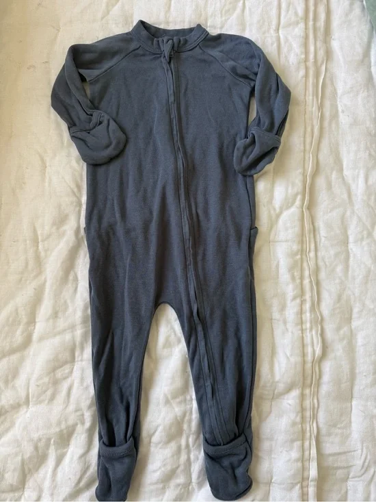 Goumi navy sleeper