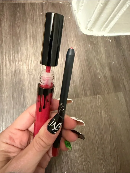 Kylie Lip Kit- color & lipliner- JORDY