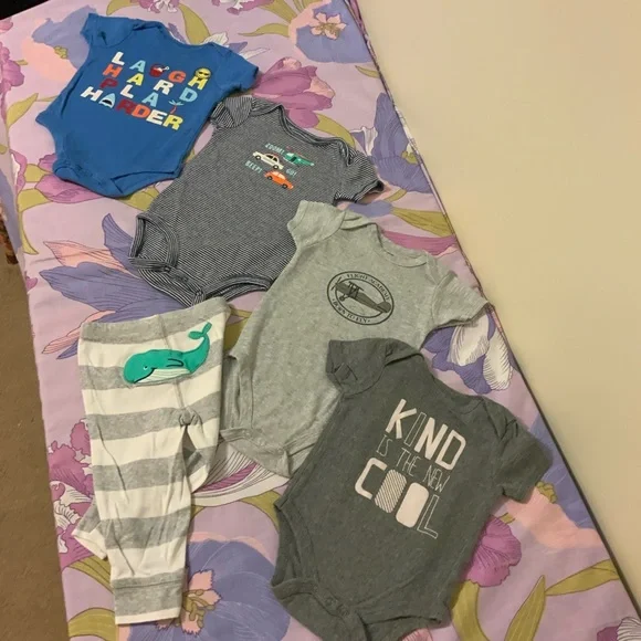 Like New Lot 5 Pz Baby  Clothes Onesies