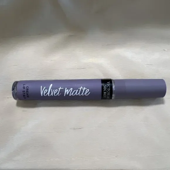 Victoria's Secret Velvet Matte Total Flirt Lip‎ Stain