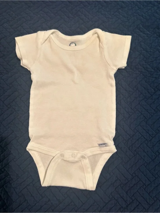 Classic White Short-Sleeve Cotton Baby One-Piece Onesie size 3-6 M
