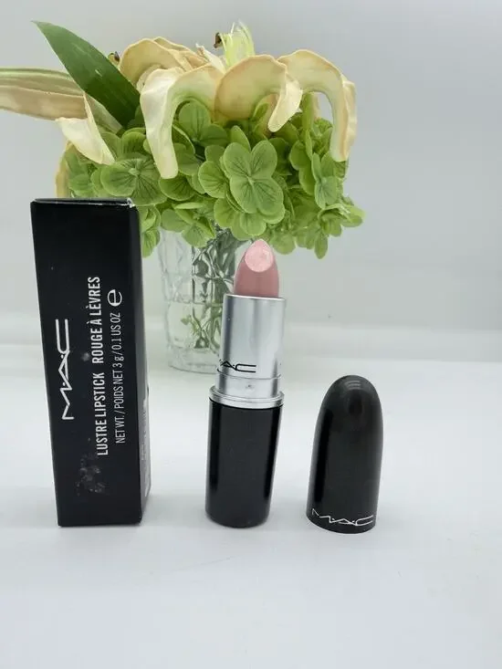 MAC Cosmetics Lipstick LUSTRE PRETTY PLEASE 3g / 0.1oz