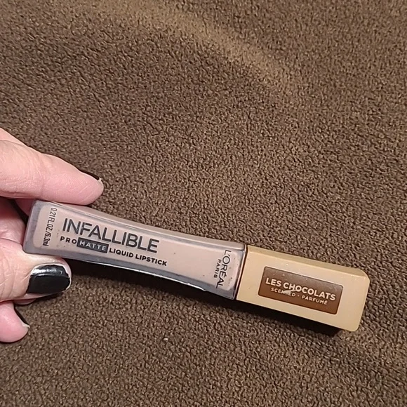 L’OREAL INFALLABLE LIP COLOR, NWT SEALED, #848 DOSE OF COCOA