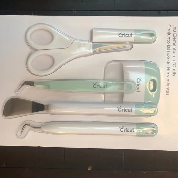 Cricut basic tool set NEW