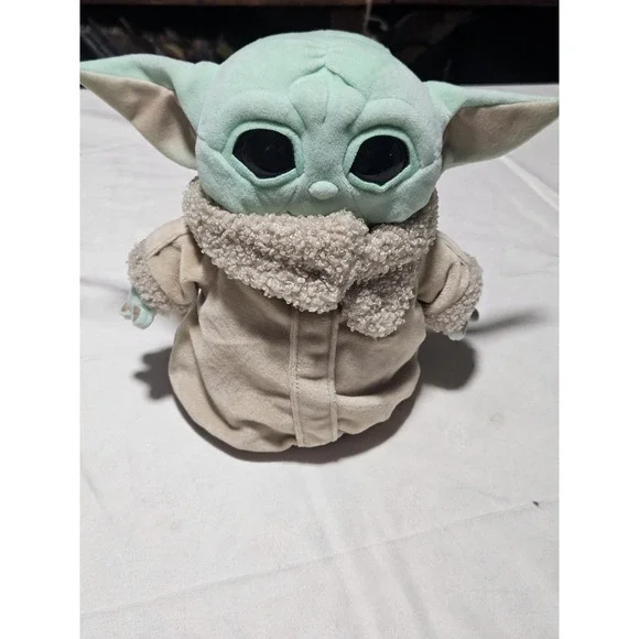 Mattel Star Wars The Mandalorian Grogu The Child Plush Toy Green Tan Robe 8 Inch