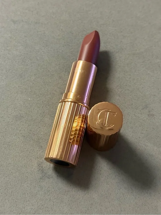 Charlotte Tilbury super 90s lipstick
