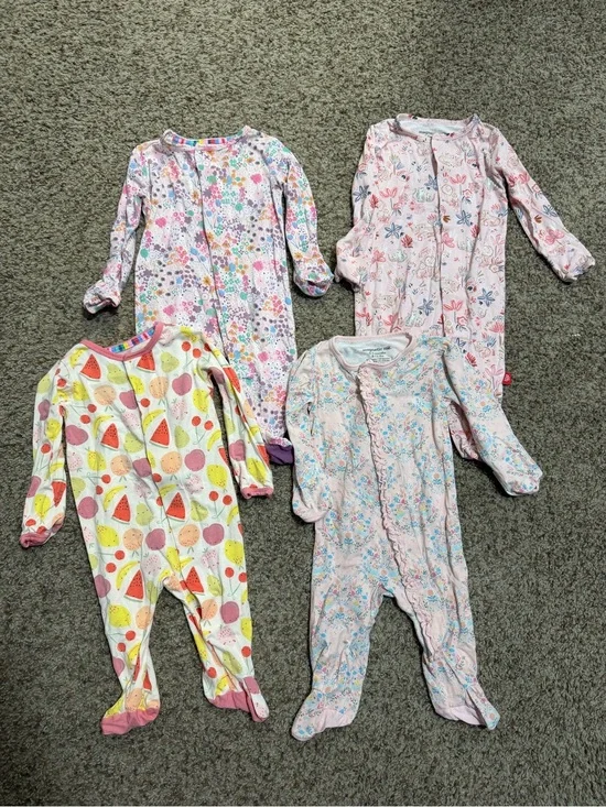 4 magnetic me sleepers 0-3 months