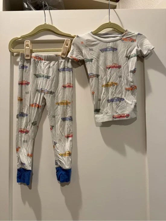Angel Dear White Car-Print Pajama Set with Blue Cuffs and Multicolor Cars