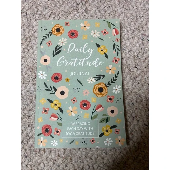 Daily Gratitude Journal Floral Sage‎ Green Softcover Notebook 9798632434881