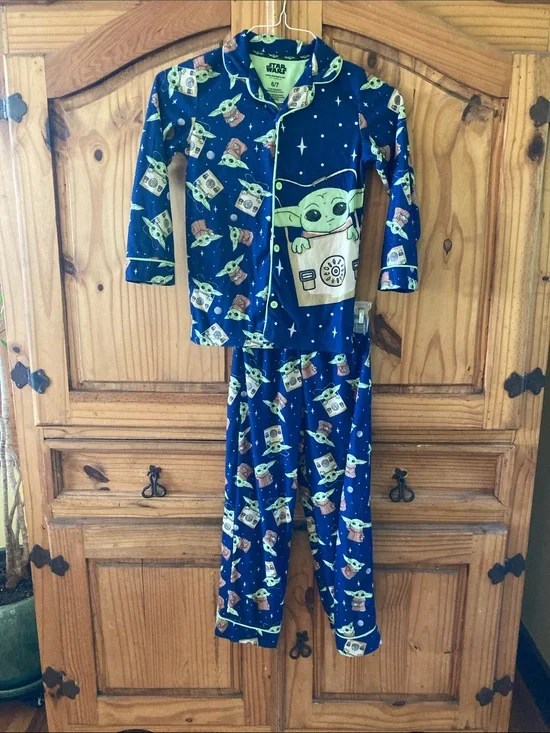 Boys Star Wars blue green Yoda 2 piece long sleeve pajamas size 6/7