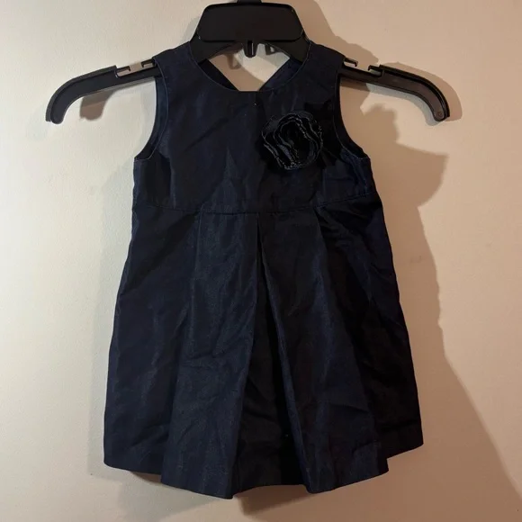 Baby Gap Girls Sz 12/18 month denim dress pleated decorative flower button back‎