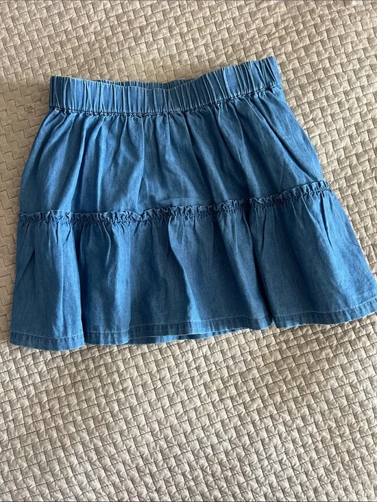 Girl’s Gap soft denim skirt. Size M. Like new!