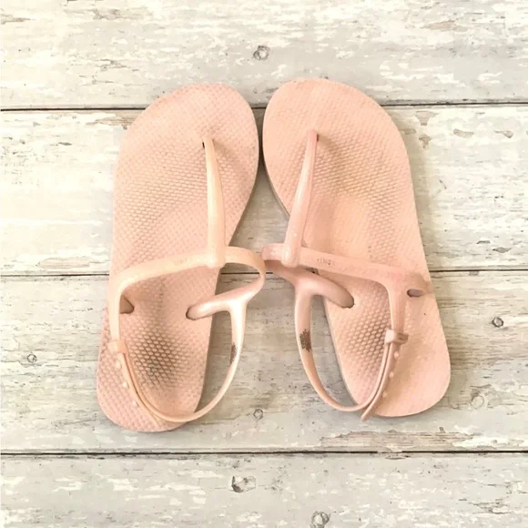 GAP Girls Pink Sandals Size 1/2 Big Kids Strappy Shoes Gapkids Brand Size 1 2