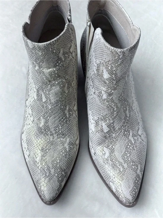 Coconuts by Matisse Astoria Snake-Print Pointed Cream Gold Ankle Booties Size 10