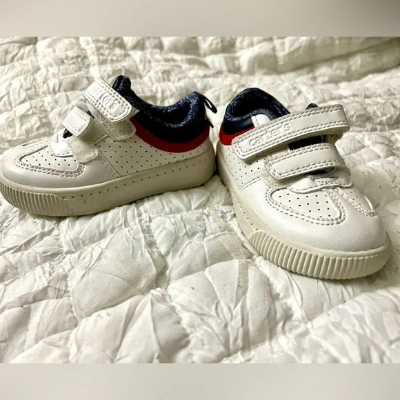 Boys size 4 shoes. Like new, Carter’s brand