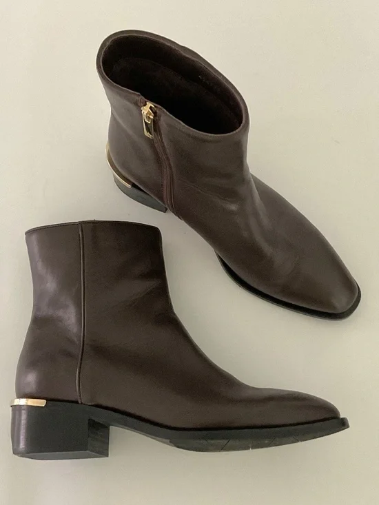 AQUATALIA Fin Leather Bootie in Midnight Brown Size 8 EXCELLENT CONDITION