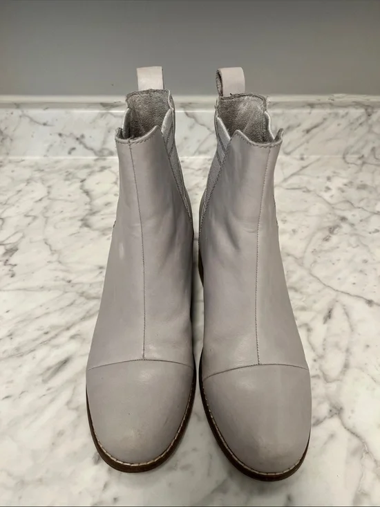 Toms Light Gray Leather Chelsea Ankle Boots