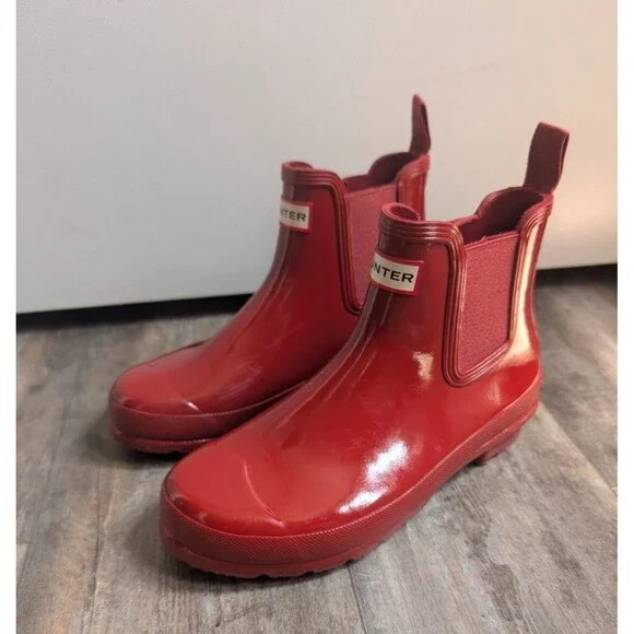 Hunter Original Chelsea Gloss Rain Boot, Military Red Women's Size 9 wfs1043RGL
