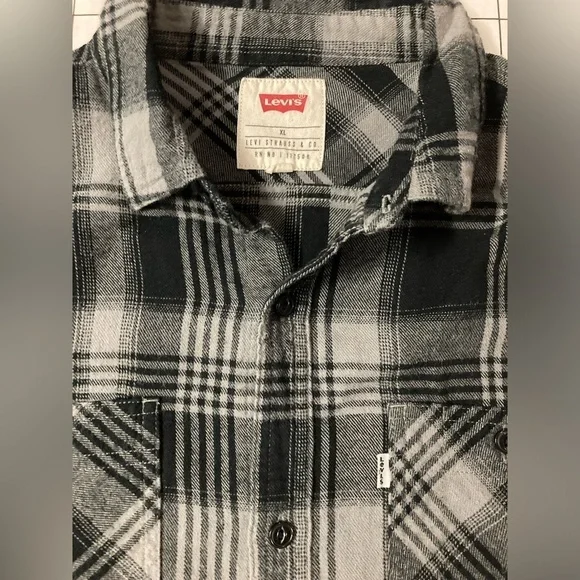 🌟 2/$22 🌟‎ Levi’s Boy’s  XL Black/Gray Flannel Button Down Shirt