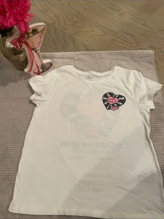 Old Navy White Short-Sleeve Tee with Heart Graphic