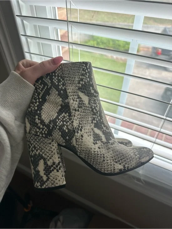 Steve Madden snake skin bootie size 6