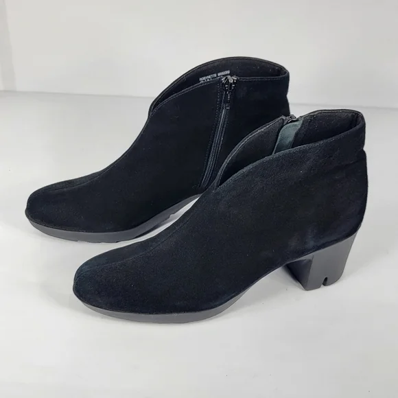 Munro Suede Robynette Ankle Booties #765 Size 8.5N