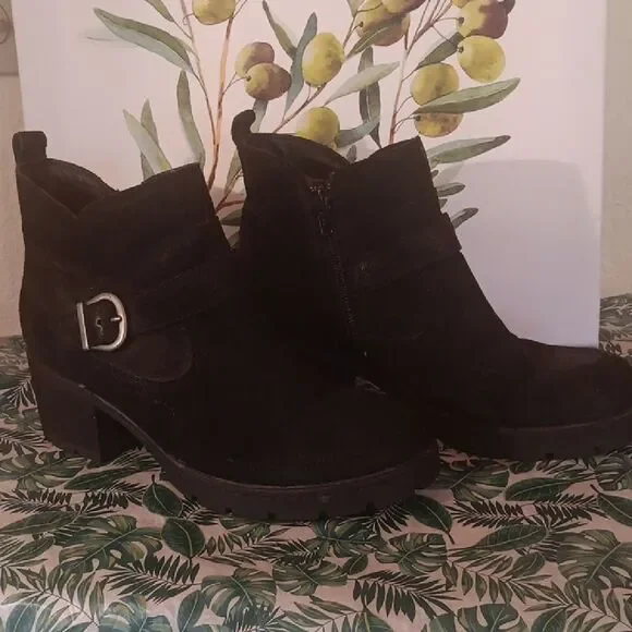 Born Booties. Bikercore. Country.