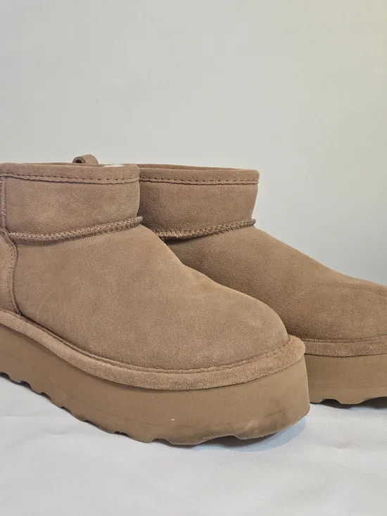 BearPaw Women’s Sz 9 Suede Platform Shorty Ankle Boots in Tan