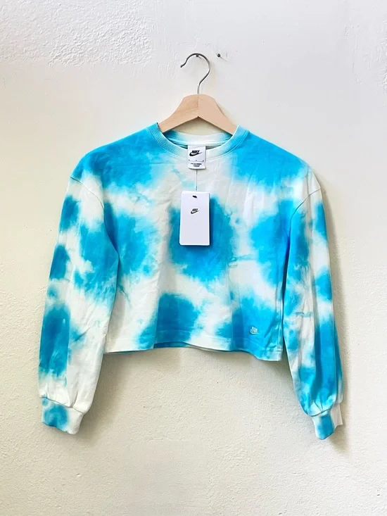 NWT Nike Kids Size Medium Blue White Tie Dye Slouchy Boxy Long Sleeve Crop Top