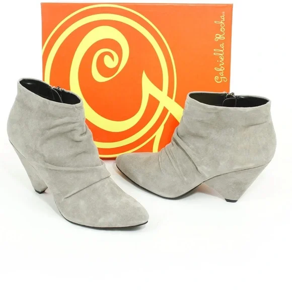 GABRIELLA ROCHA NiB Light Gray Suede Ankle Booties