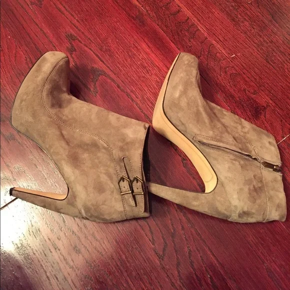 Sam Edelman women’s army green kit zip up ankle boots size 10