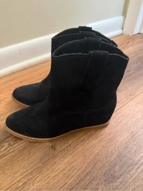 Nisolo 7.5 Black Suede Flat Ankle Boots