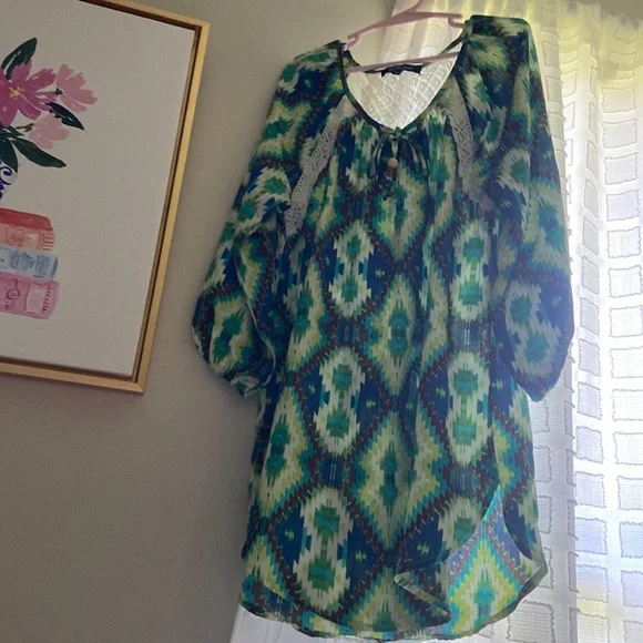 Girls blouse with a super cute design..
